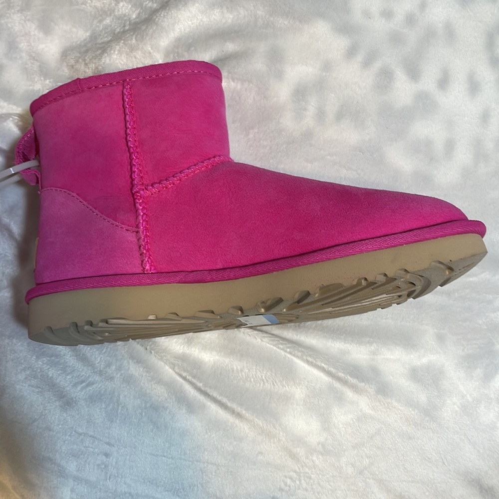 UGG Classic Mini II Shearling Boot - Picture 17 of 17